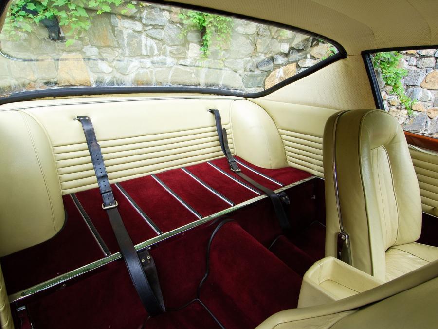  Ferrari 330 GT Coupe 1967 года  (фото 6 из 6)